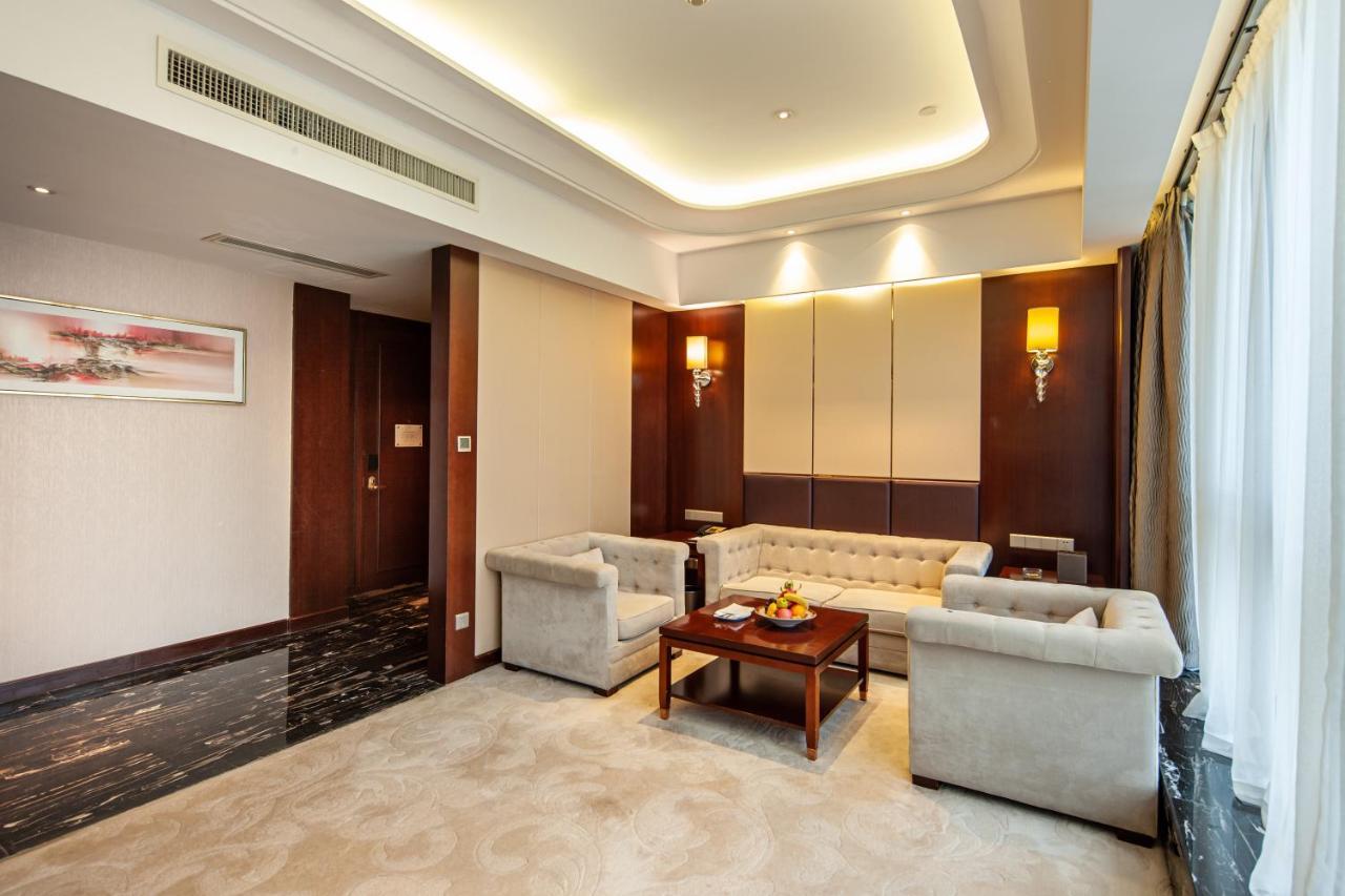 Wyndham Grand Plaza Royale Changsheng Jiangyin Hotel Bagian luar foto