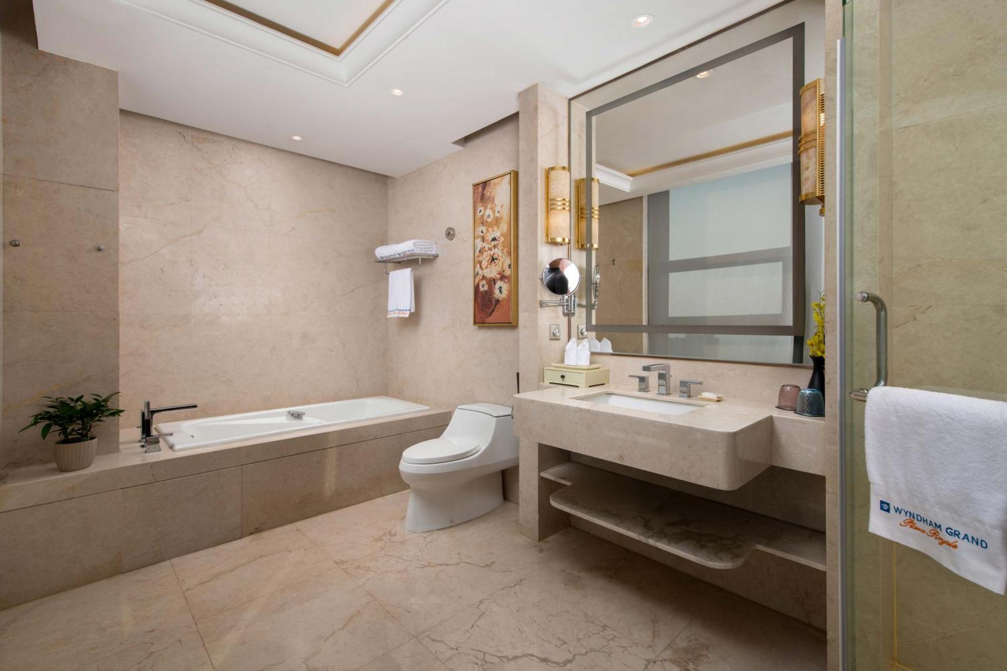 Wyndham Grand Plaza Royale Changsheng Jiangyin Bagian luar foto