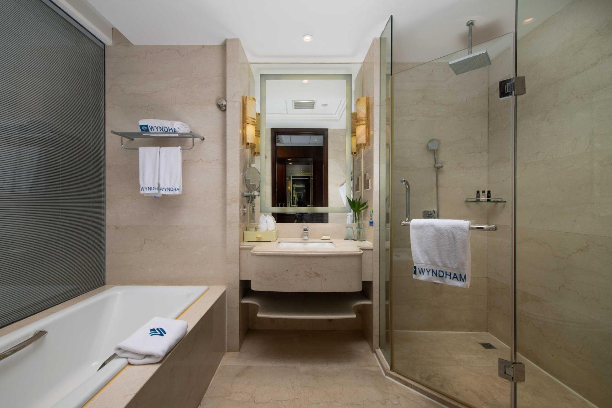 Wyndham Grand Plaza Royale Changsheng Jiangyin Bagian luar foto
